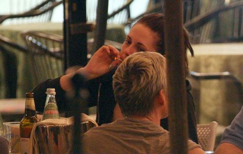 Kristen Stewart Quits Smoking